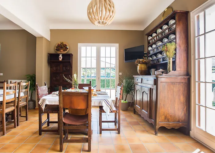 Hotel Mendionde Saint-Pée-sur-Nivelle